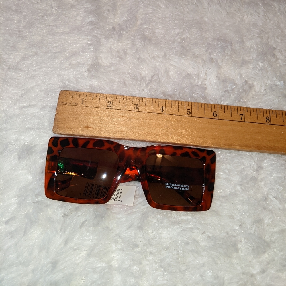 Nwt Kendall & Kylie animal print pouches/cosmetic bag w/ animal print sunglasses - Picture 3 of 16